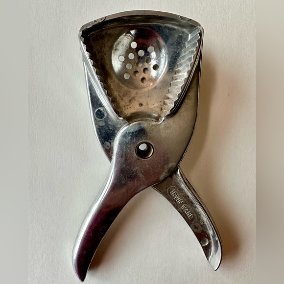 Vintage Irvin Ware Lemon Squeezer - Picture 2 of 4